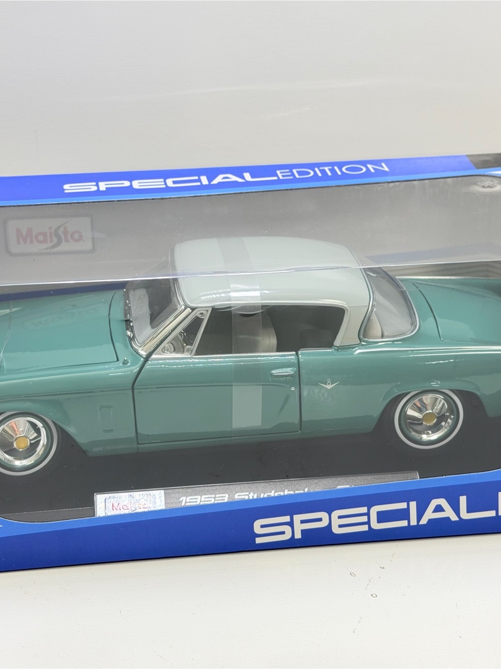 Maisto Special Edition Green & White 1953 Studebaker Die-Cast Car
